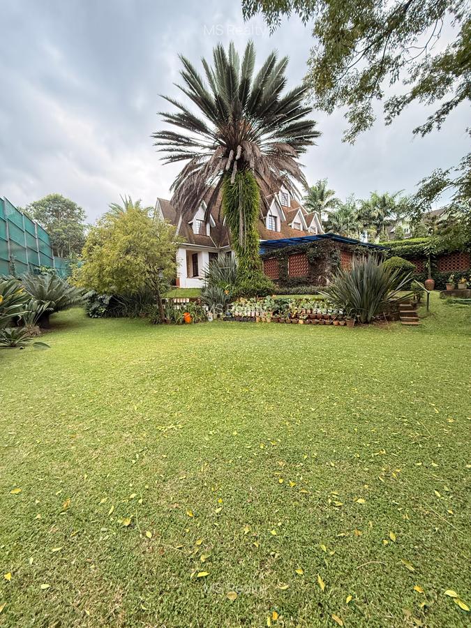 7 Bed House with En Suite in Runda - 1