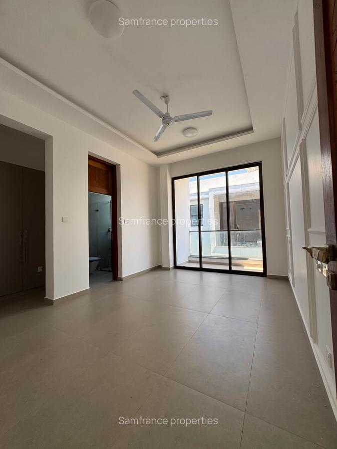 4 Bed Townhouse with En Suite at Lakers Road - 13