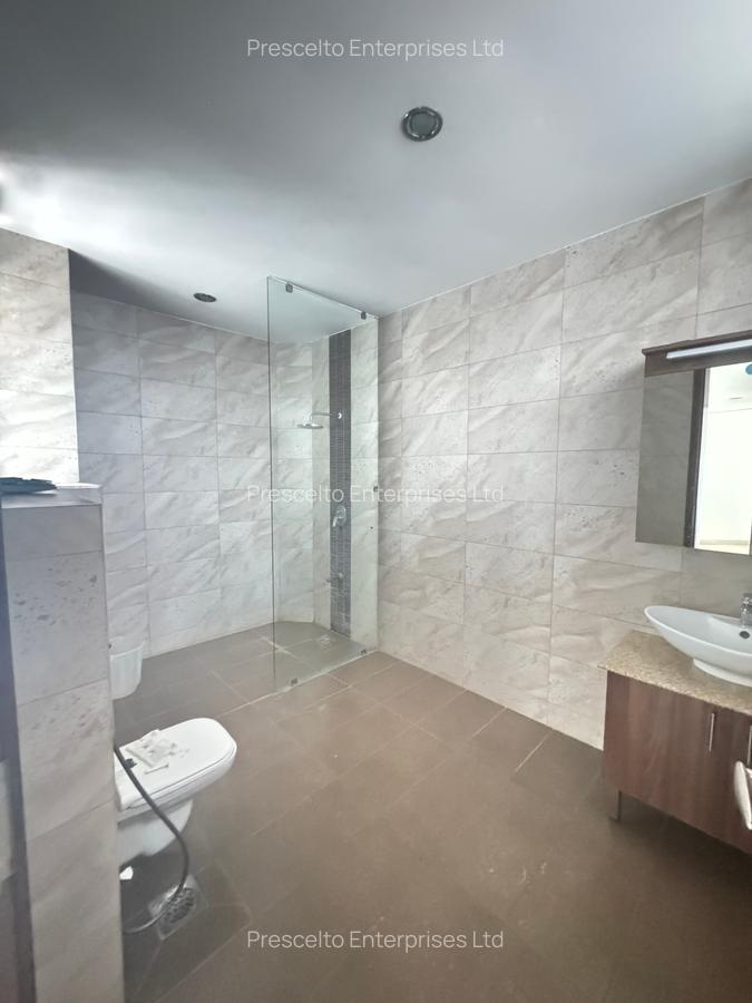 4 Bed Apartment with En Suite at Greenwood - 11