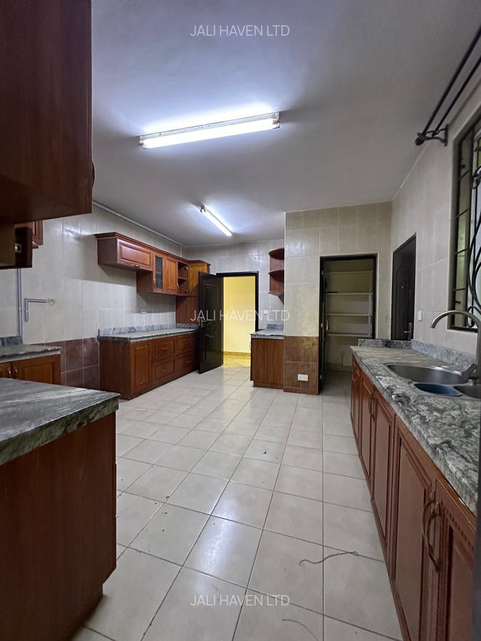 5 Bed Villa with En Suite in Lavington - 6