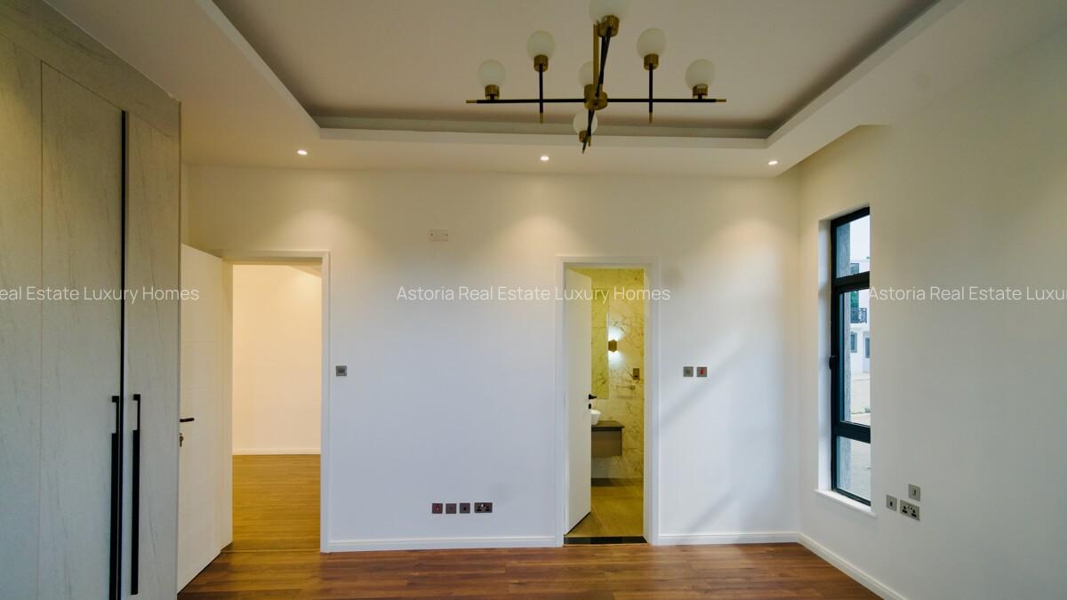 5 Bed Villa with En Suite at 2026-377 - 9