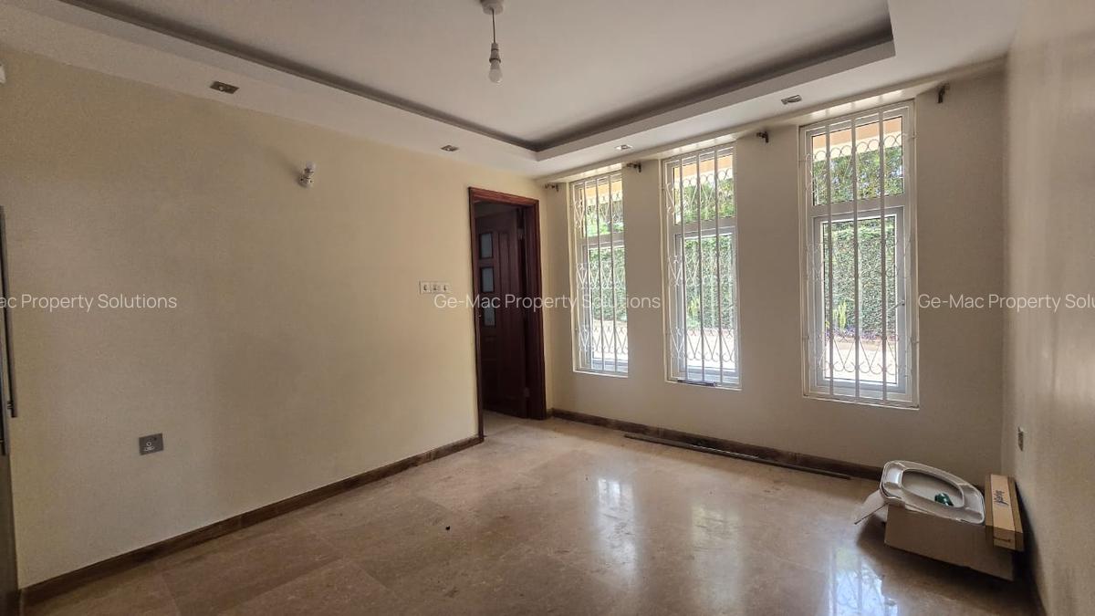 5 Bed Townhouse with En Suite at Convent Dr - 10