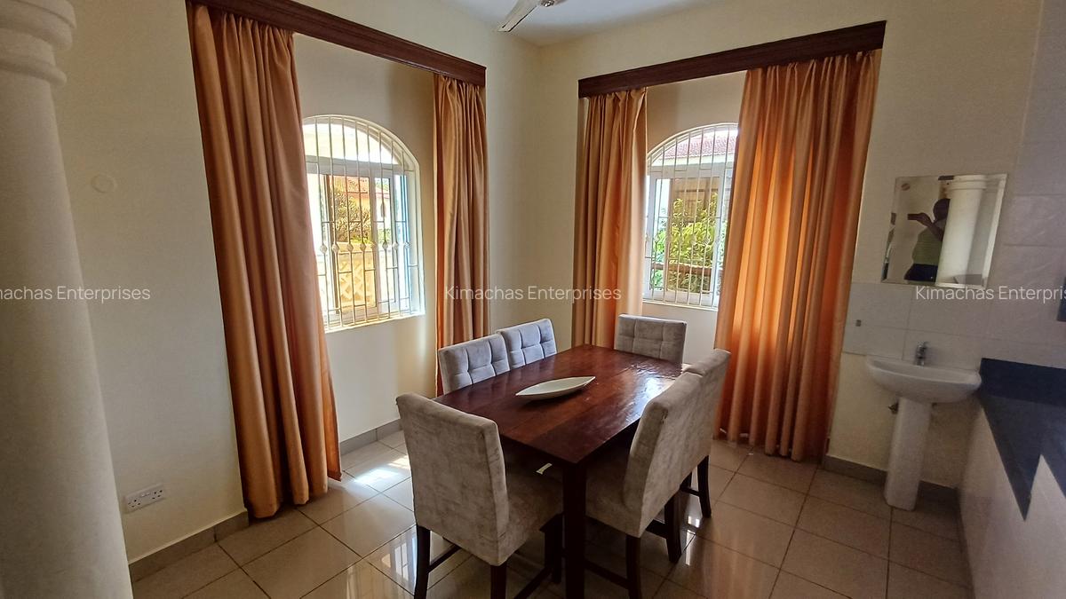 Serviced 2 Bed Apartment with En Suite at Links Road - 7