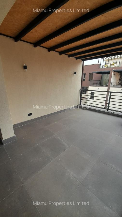 4 Bed Townhouse with En Suite at Banana Road - 5