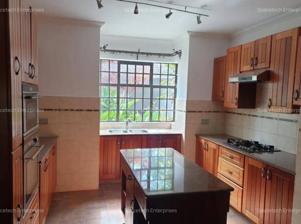 4 Bed Townhouse with En Suite in Spring Valley - 6