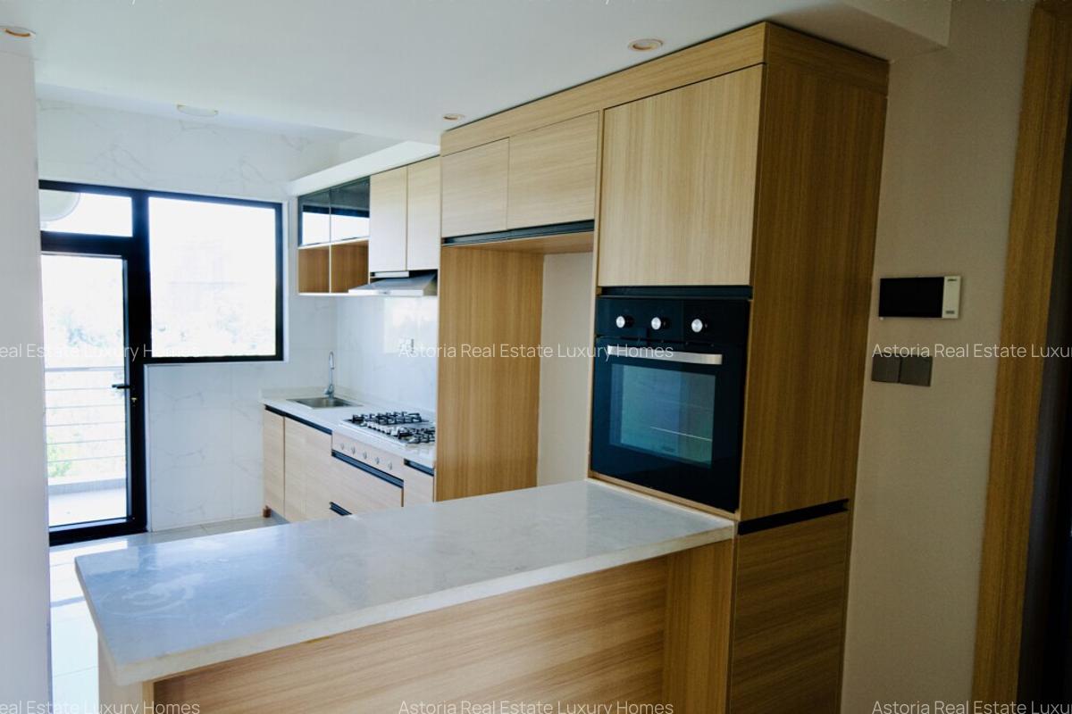 3 Bed Apartment with En Suite at 2026-384 - 12