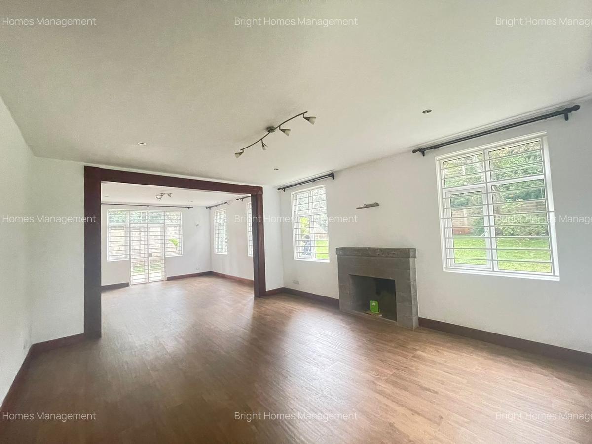 5 Bed Villa with En Suite in Rosslyn - 5