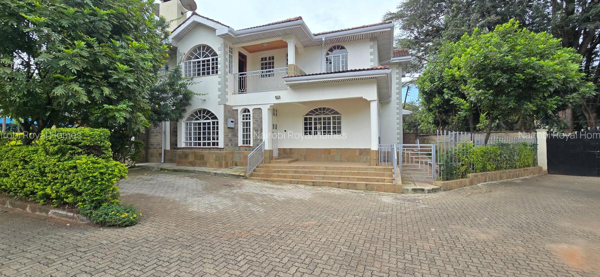 5 Bed Townhouse with En Suite at Lavington Road - 2