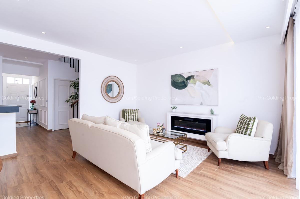 4 Bed Townhouse with Swimming Pool at Crawford Road - 3