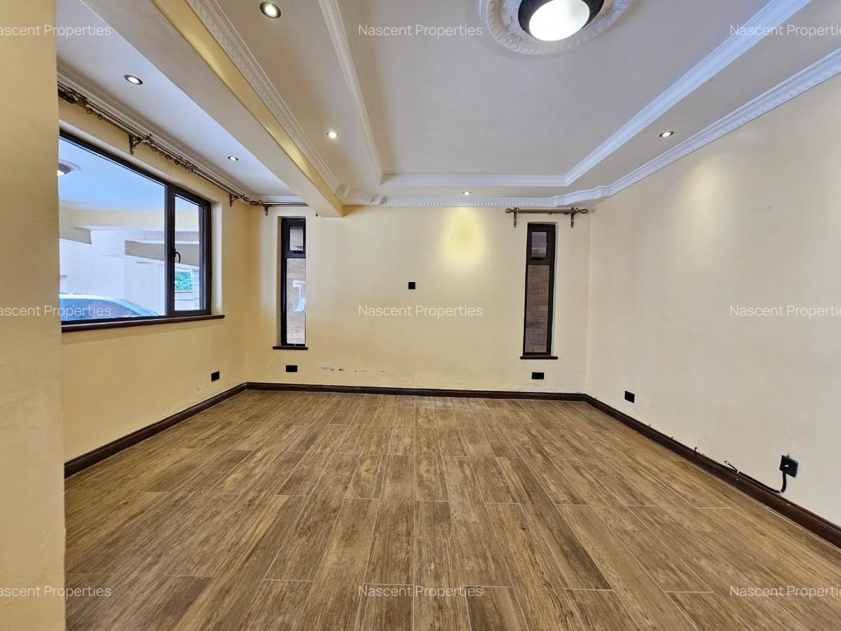 5 Bed Townhouse with En Suite in Lavington - 12