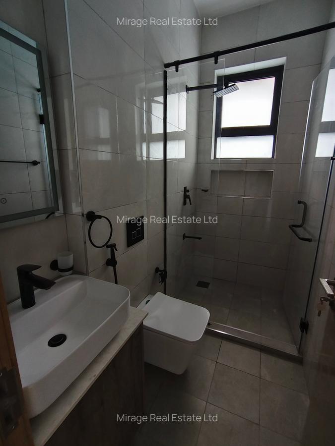 3 Bed Apartment with En Suite in Brookside - 5
