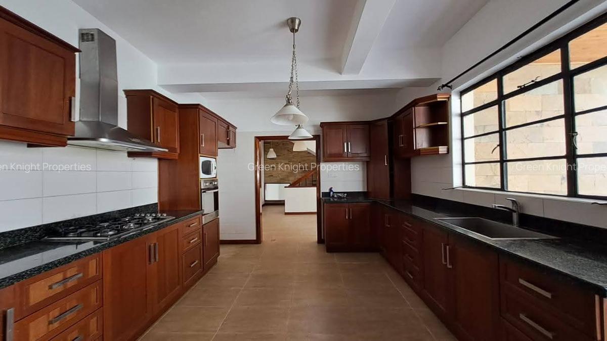 4 Bed Townhouse with En Suite in Spring Valley - 6