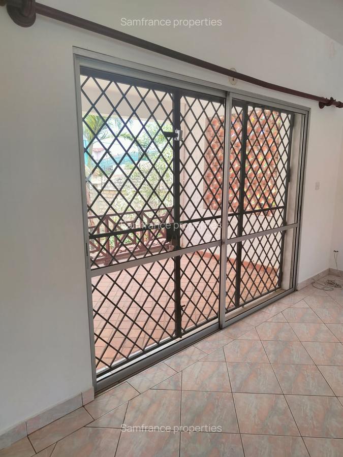 4 Bed Villa with En Suite at Links Road - 9