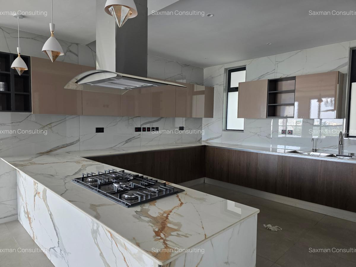 3 Bed Apartment with En Suite in Riverside - 8