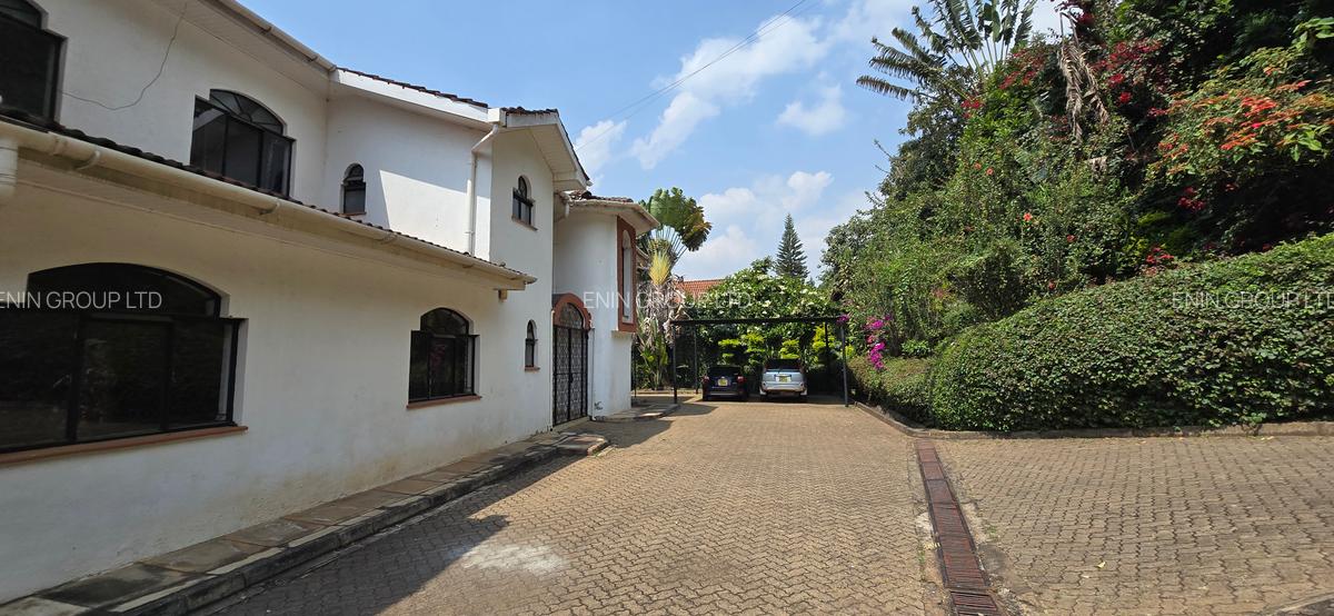 5 Bed Townhouse with En Suite at Nyari Central - 2