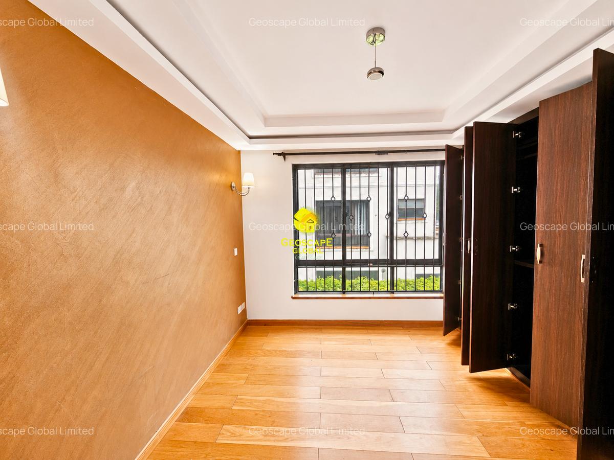 5 Bed Villa with En Suite in Lavington - 7