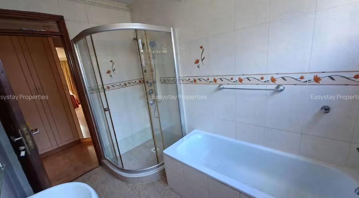 4 Bed Townhouse with En Suite in Lavington - 9