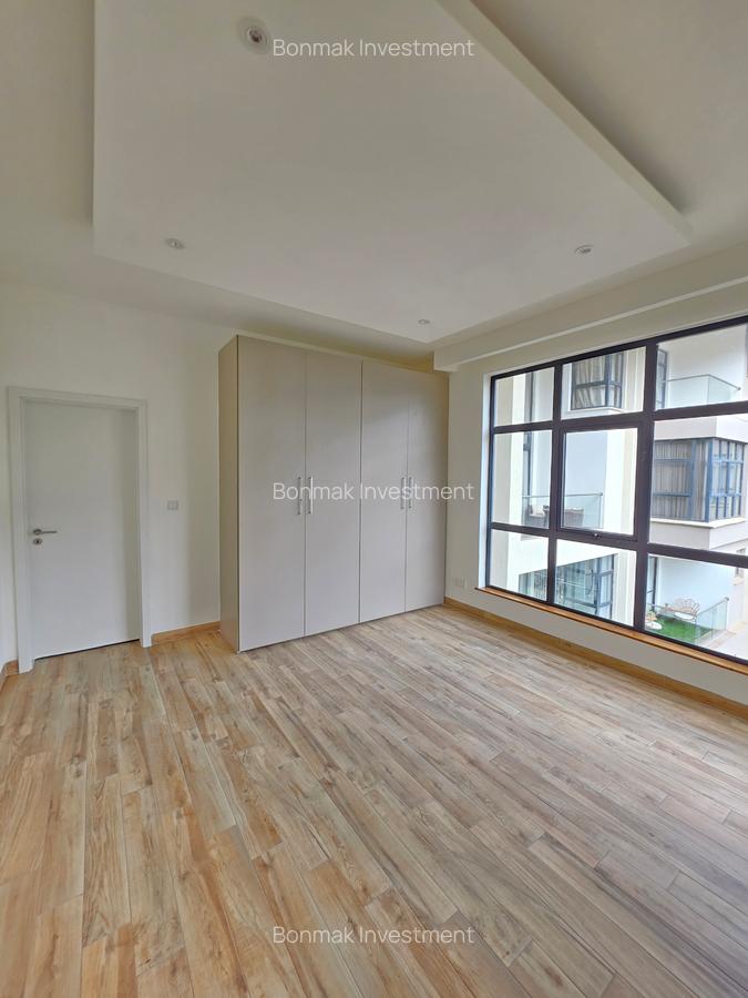 4 Bed Apartment with En Suite at Riverside Drive - 20