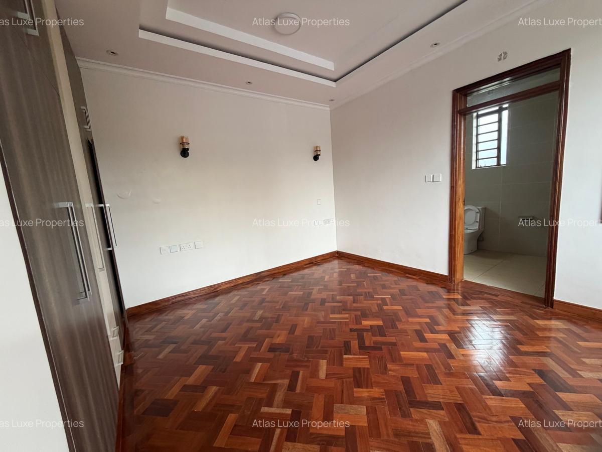5 Bed House with En Suite at Mushroom Gardens - 9