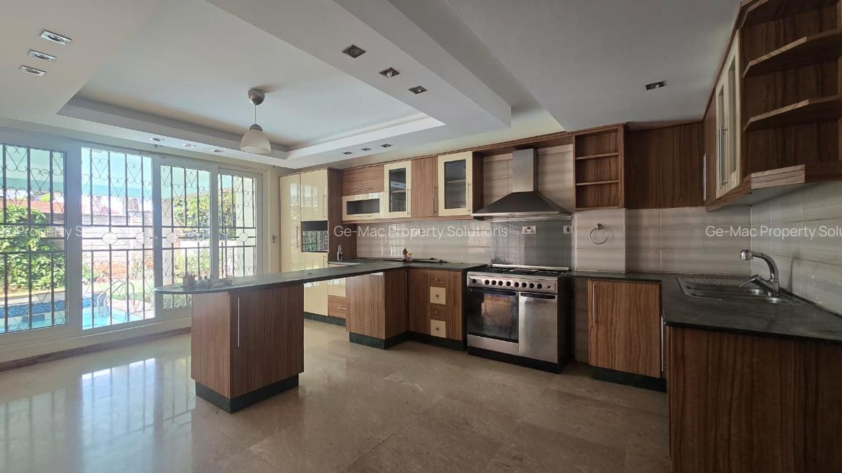 5 Bed Townhouse with En Suite at Convent Dr - 6