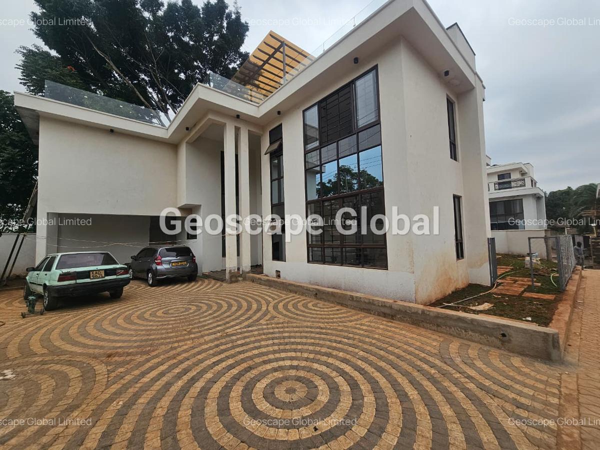 5 Bed House with En Suite in Kyuna - 3