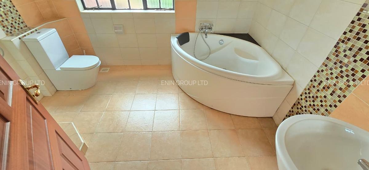 5 Bed Townhouse with En Suite in Lavington - 19