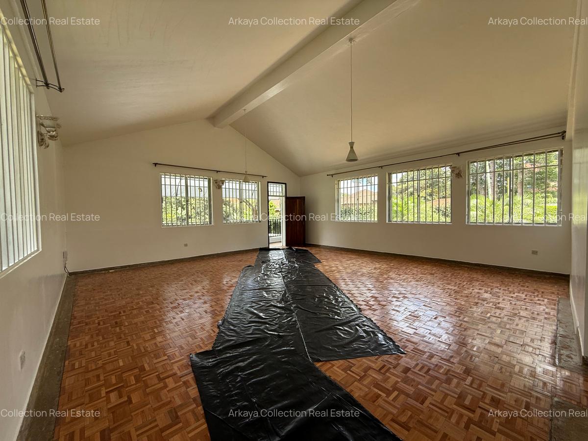 5 Bed House with En Suite in Nyari - 2