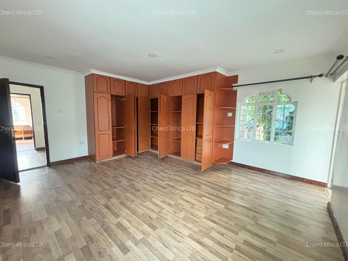 4 Bed House with En Suite at Membley - 5