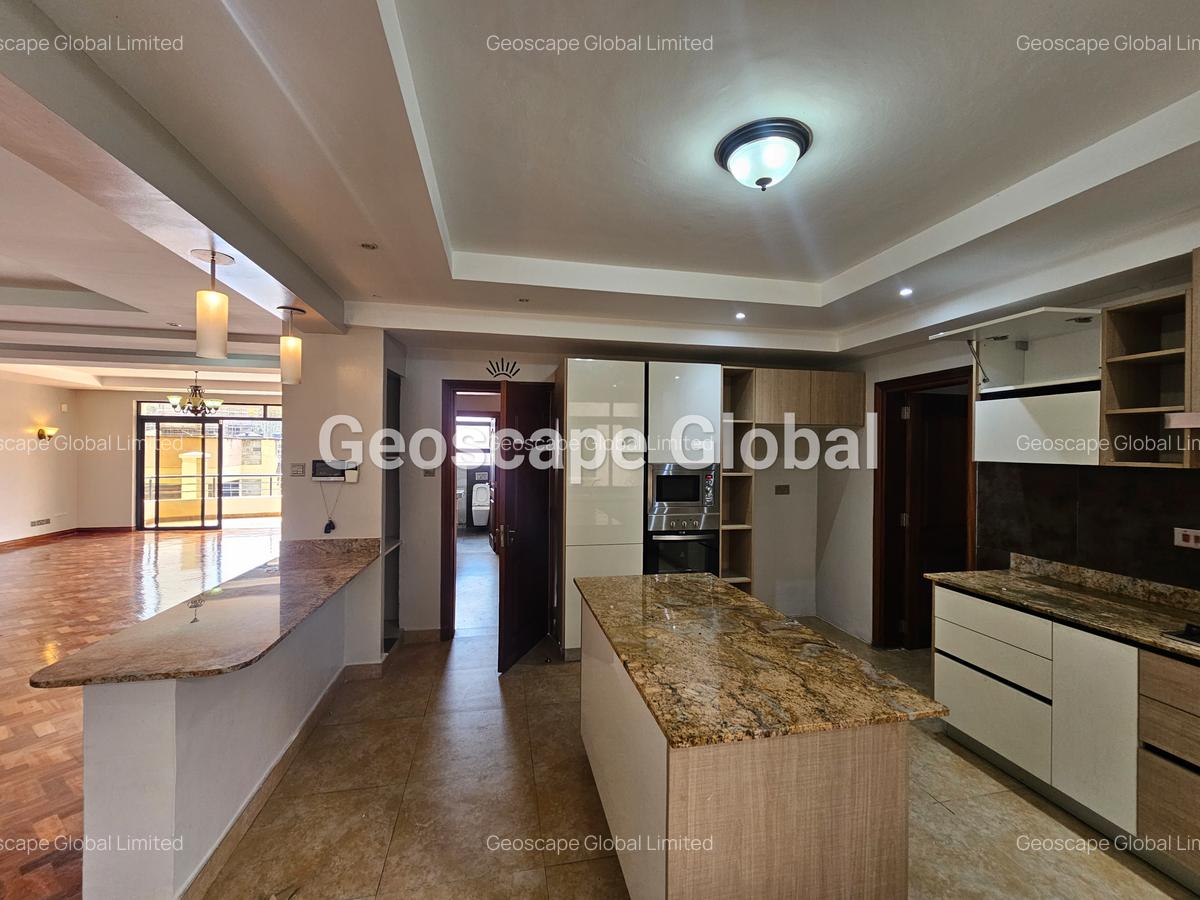 4 Bed Apartment with En Suite in Riverside - 14