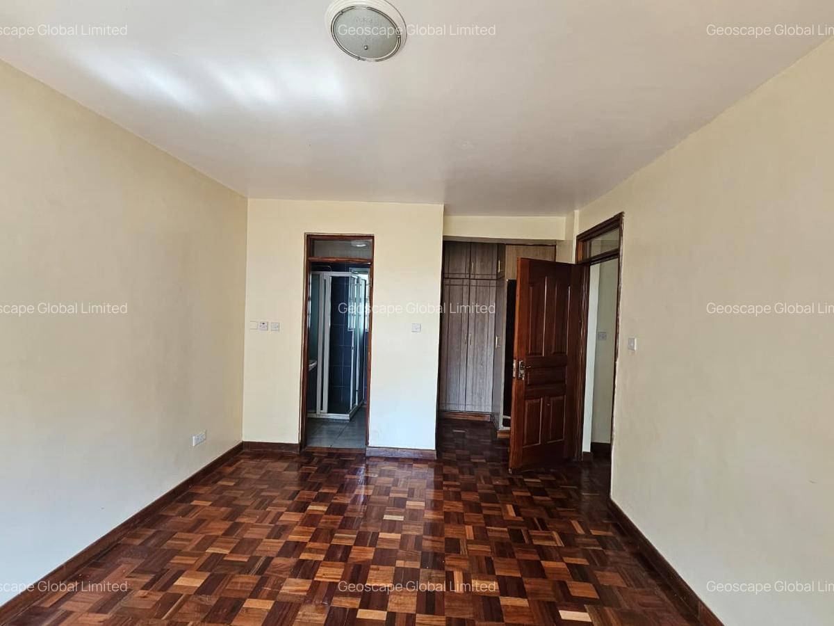 5 Bed Townhouse with En Suite in Lavington - 2