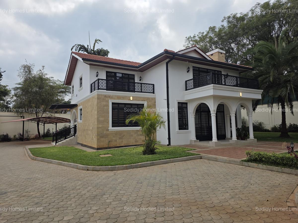 6 Bed House with En Suite in Runda - 1
