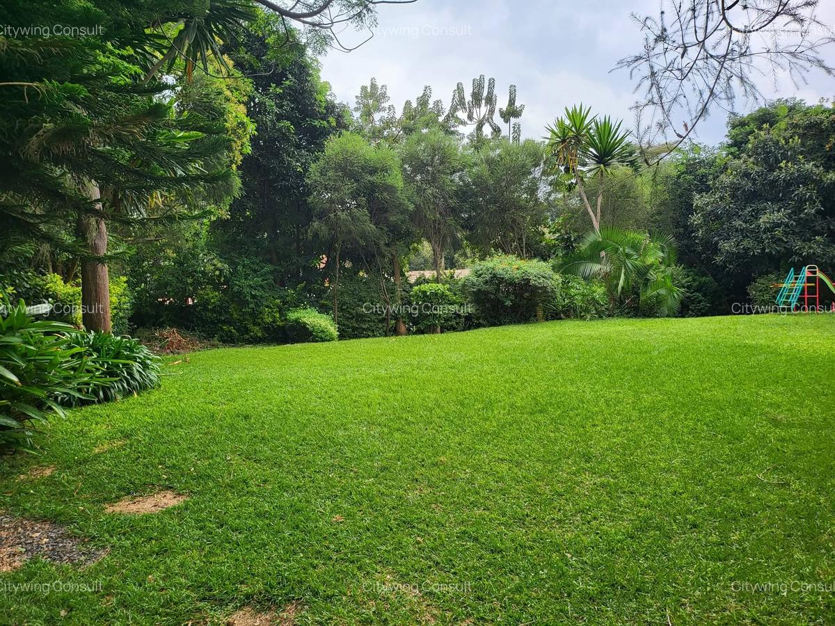 4 Bed House with En Suite at Crescent Road - 6