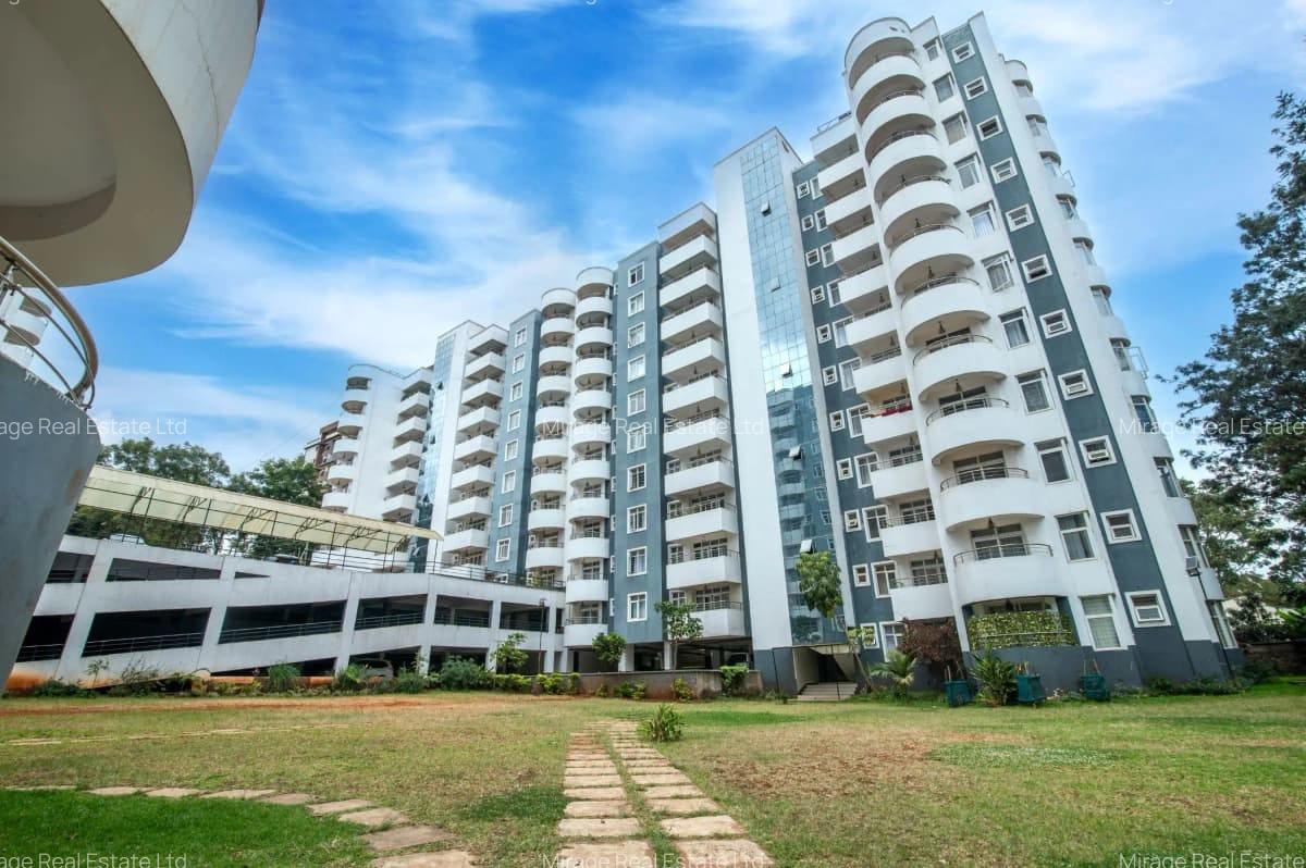 3 Bed Apartment with En Suite in Lavington - 1
