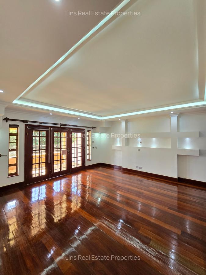 5 Bed House with En Suite in Runda - 12