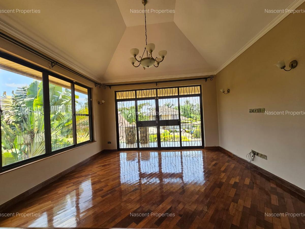 4 Bed Villa with En Suite in Ridgeways - 12