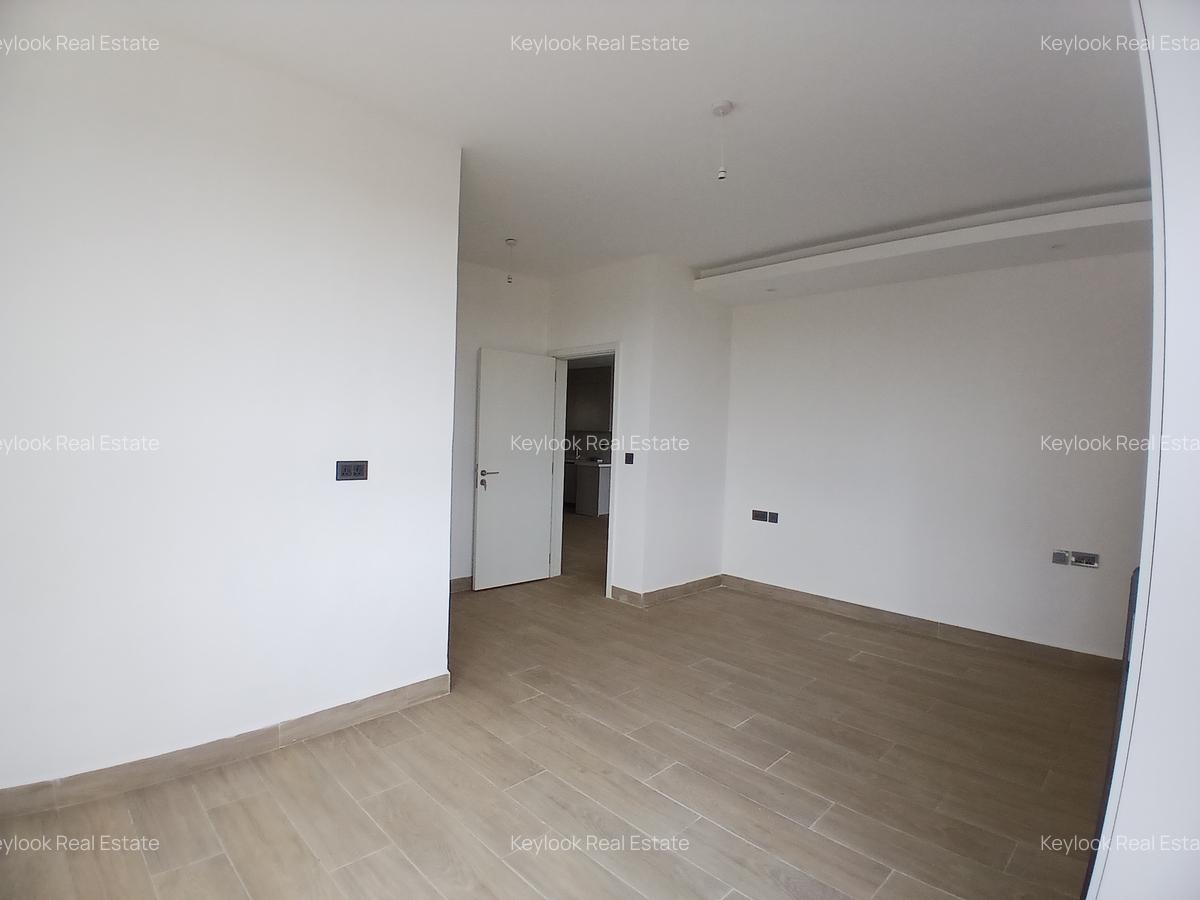 3 Bed Apartment with En Suite at Riverside Drive - 3