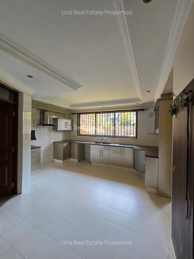 4 Bed Townhouse with En Suite in Runda - 11