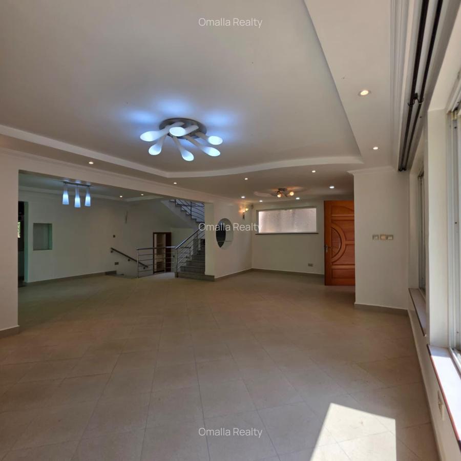 4 Bed House with En Suite in Riverside - 6