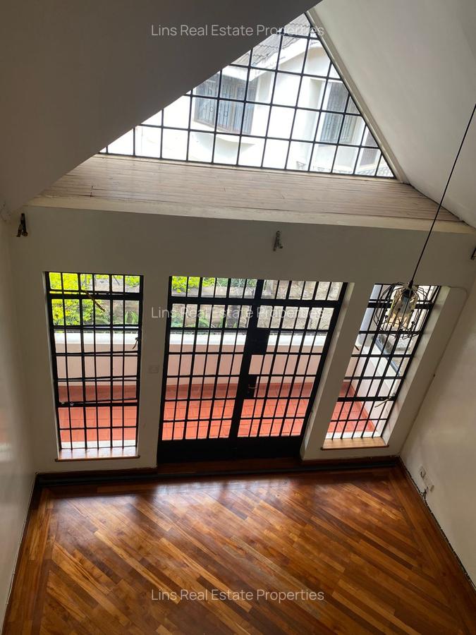 4 Bed Townhouse with En Suite in Westlands Area - 9