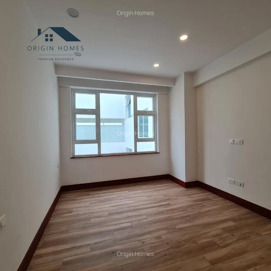 3 Bed Apartment with En Suite at Parklands - 8