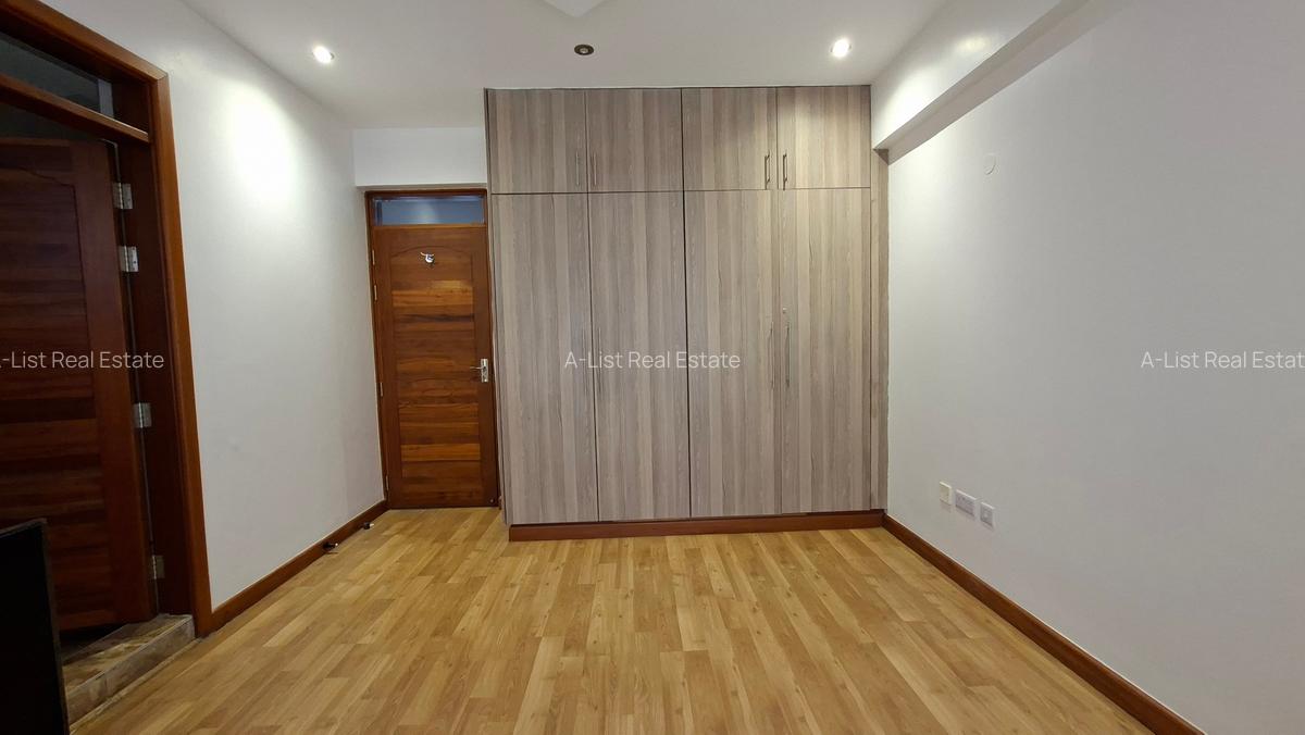 4 Bed Apartment with En Suite at 2Nd Parklands Avenue - 7
