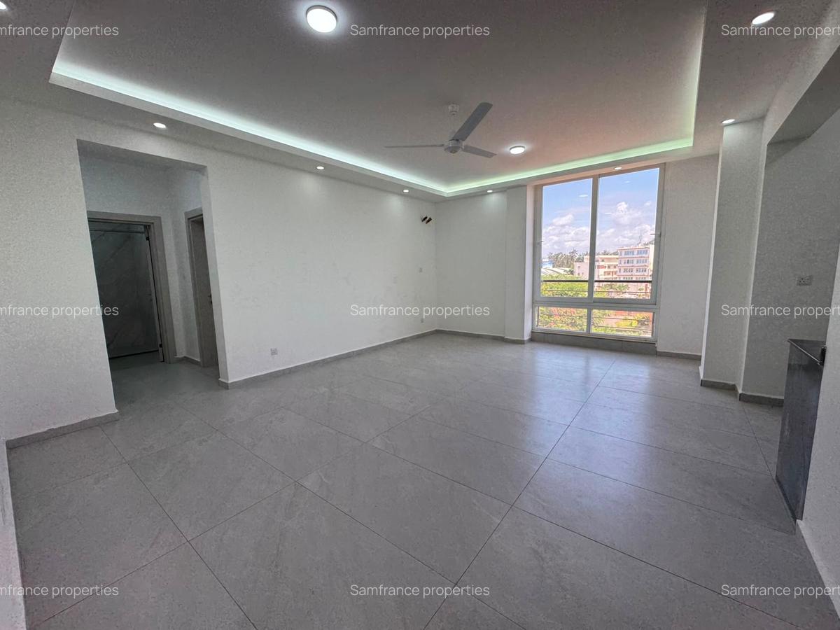 Serviced 1 Bed Apartment with En Suite at 1St Avanue - 9