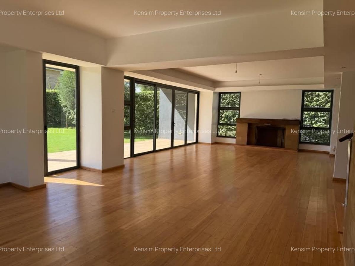 4 Bed Townhouse with En Suite in Ridgeways - 5