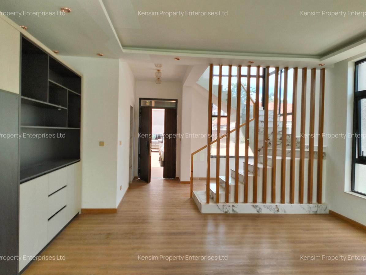 5 Bed Townhouse with En Suite in Lavington - 18