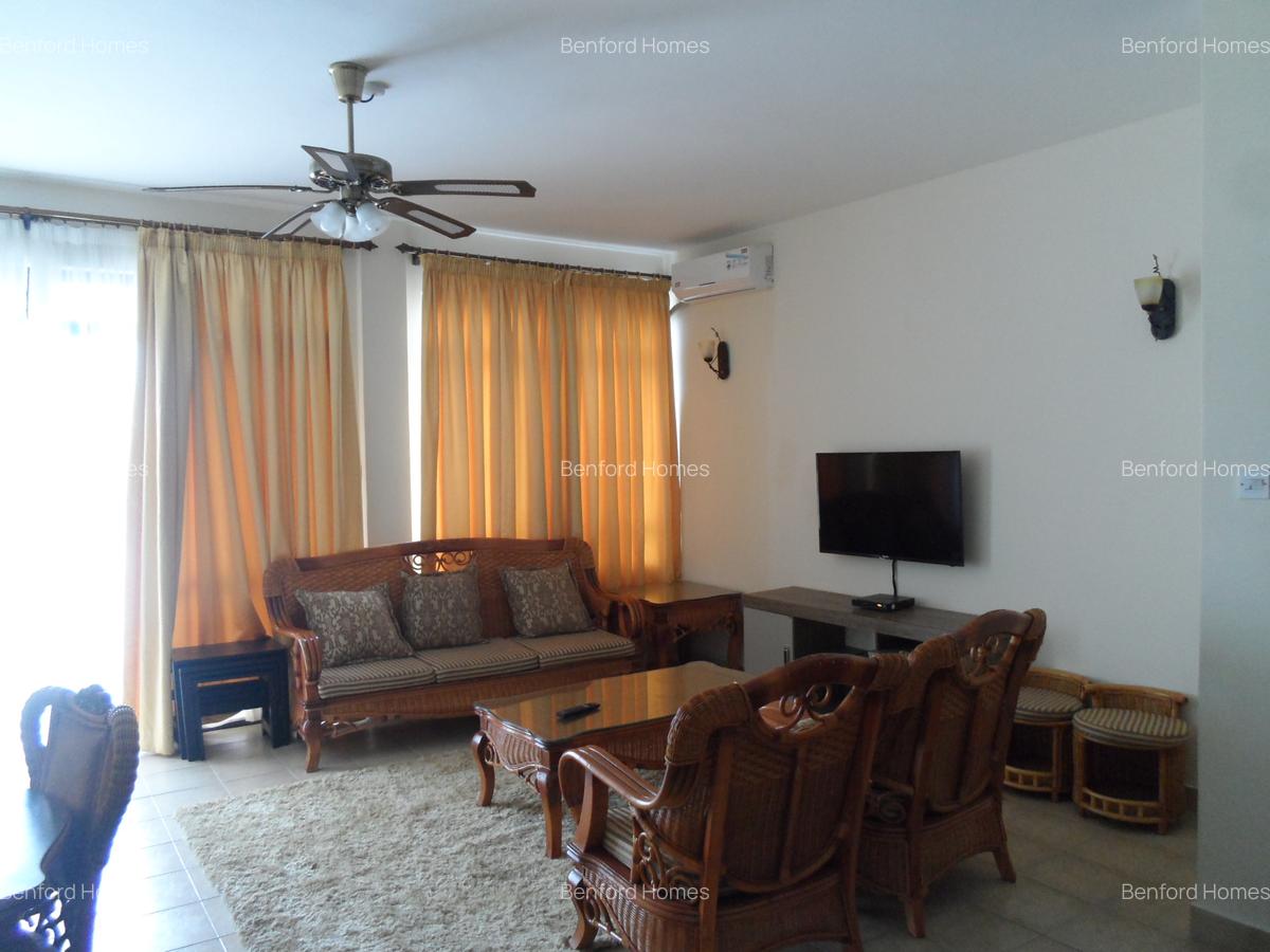 Serviced 3 Bed Apartment with En Suite at Links - 6