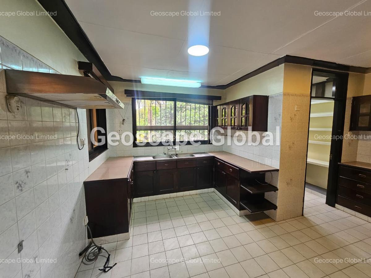 3 Bed Apartment with En Suite in Spring Valley - 10