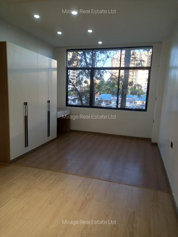 Studio Apartment with Swimming Pool in Kilimani - 4