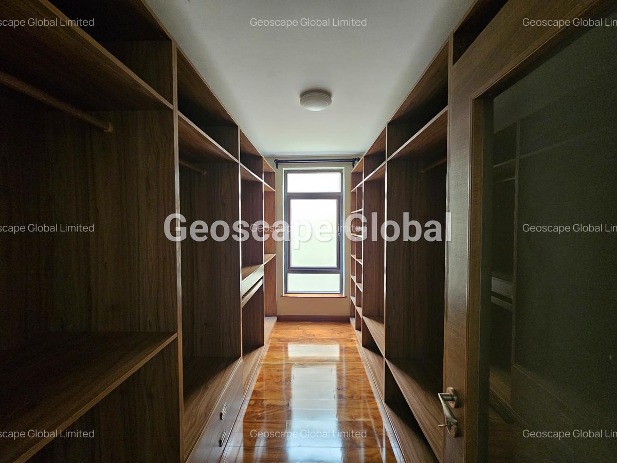 5 Bed House with En Suite in Lavington - 4