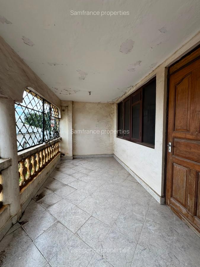 5 Bed House with En Suite at Bombolulu - 4