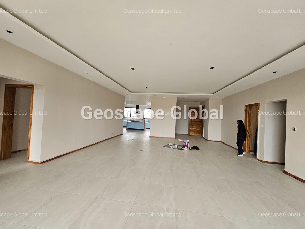 4 Bed Apartment with En Suite in Spring Valley - 2
